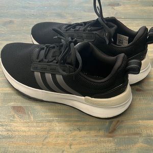 Women’s Adidas cloudfoam, size 7